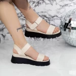 Sandalen auf der 2 km7 beige Plattform Mei