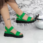 Sandalen auf der 2 km7 grünen Plattform Mei