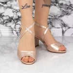 Sandalen mit einer dicken Ferse 2RG25 Champagner | Mei