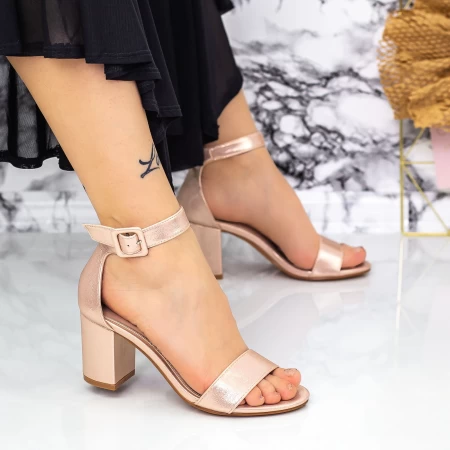 Sandalen mit einer dicken Ferse 2xkk230 Champagner | Mei
