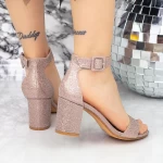 Sandalen mit einer dicken Ferse 2xkk230 Champagner | Mei