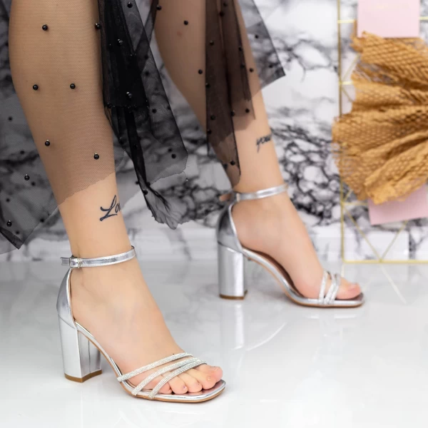 Sandalen mit einem dicken Absatz 2RG18 Silber Mei