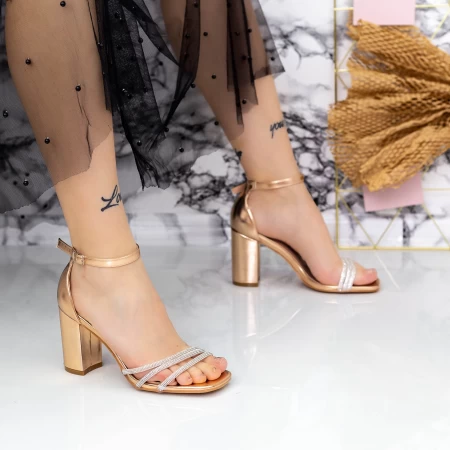 Sandalen mit einer dicken Ferse 2RG18 Champagner | Mei