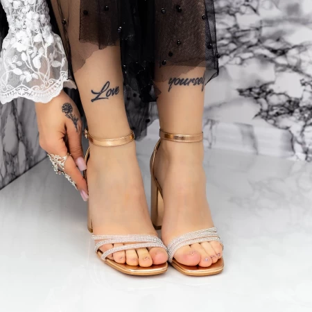 Sandalen mit einer dicken Ferse 2RG18 Champagner | Mei