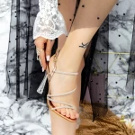 Sandalen mit einem dünnen Absatz 2BD31 Champagner | Mei