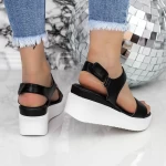 Sandalen auf der schwarzen PT27 -Plattform Mei