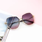 Sonnenbrille für Frauen 90132 Grün | Mode