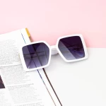 Sonnenbrille für Frauen 2020-214 Weiß | Mode