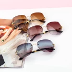 Sonnenbrille für Frauen 9037 Grün | Mode