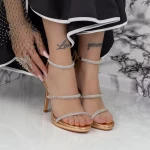 Sandalen mit einer dünnen Ferse und 2xkk39 -Champagnerplattform Mei