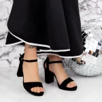 Sandalen auf einer dicken Ferse und 2xkk112 -Plattform schwarz | Mei