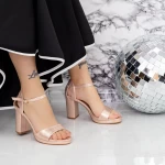 Sandalen auf einer dicken Ferse und 2xkk112 Champagner Mei
