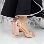 Sandalen auf einer dicken Ferse und 2xkk112 Champagner Mei