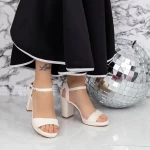 Sandalen auf einer dicken Ferse und 2xkk112 Beige Mei