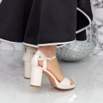 Sandalen auf einer dicken Ferse und 2xkk112 Beige Mei