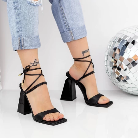Sandalen mit einer dicken Ferse 2Kv73 Black | Mei