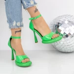Sandalen mit einer dünnen Ferse und einer 2Kv72 -Plattform grün | Mei