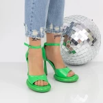 Sandalen mit einer dünnen Ferse und einer 2Kv72 -Plattform grün | Mei