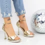 Sandalen mit einer dünnen Ferse und einer 2Kv72 -Zloty -Plattform Mei