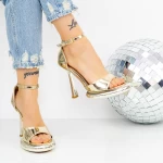 Sandalen mit einer dünnen Ferse und einer 2Kv72 -Zloty -Plattform Mei
