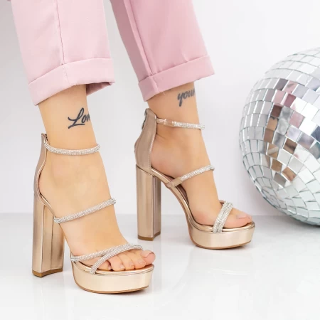 Sandalen mit einer dicken Ferse und 2xkk77 Champagnerplattform Mei
