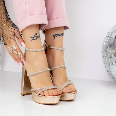 Sandalen mit einer dicken Ferse und 2xkk77 Champagnerplattform Mei