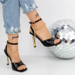 Sandalen mit einem dünnen Absatz 2Kv81 Black | Mei