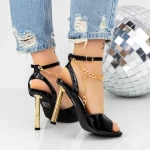 Sandalen mit einem dünnen Absatz 2Kv81 Black | Mei