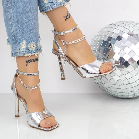Sandalen mit einem dünnen Absatz 2KV81 Silber Mei
