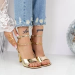 Sandalen mit einem dünnen Absatz 2Kv81 Zloty | Mei