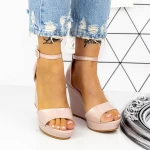 Sandalen auf der 2HXS23 -Nacktplattform Mei
