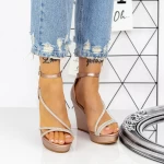 Sandalen auf der 2HXS25 Zloty -Plattform Mei