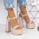 Sandalen auf einer dicken Ferse und 2xkk75 Beige Mei