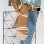 Sandalen auf einer dicken Ferse und 2xkk75 Beige Mei