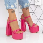 Sandalen mit einer dicken Ferse und einer rosa Plattform von 2xkk75 Mei