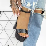 Sandalen auf einer dicken Ferse und 2xkk102 -Plattform schwarz | Mei