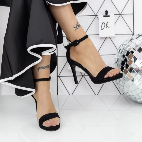 Sandalen mit einer dünnen Ferse 2xkk90 schwarz | Mei