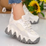 Sportschuhe auf der weißen Plattform CJL21 Mei