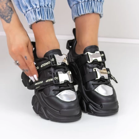 Sportschuhe auf der schwarzen D10 -Plattform Mei