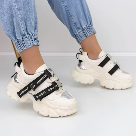 Sportschuhe auf der weißen D10 -Plattform Mei