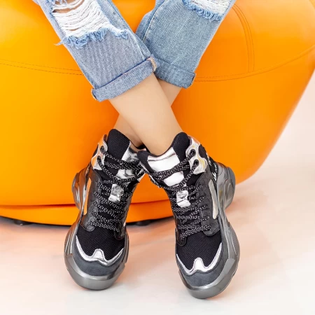 Sportschuhe auf der schwarzen Plattform SZ251 Mei