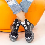 Sportschuhe auf der schwarzen Plattform SZ251 Mei