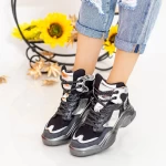 Sportschuhe auf der schwarzen Plattform SZ251 Mei
