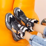 Sportschuhe auf der schwarzen Plattform SZ251 Mei