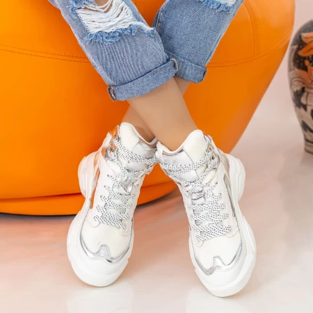 Sportschuhe auf der weißen Plattform SZ251 Mei