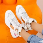 Sportschuhe auf der weißen Plattform SZ251 Mei