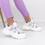 Sportschuhe auf der 2311 Blue -Plattform Mei