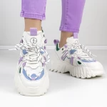 Sportschuhe auf der 2311 Blue -Plattform Mei