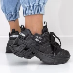 Sportschuhe auf der schwarzen Plattform 2023-5 Mei