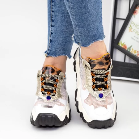 Sportschuhe auf der weißen Plattform SZ236 | Mei